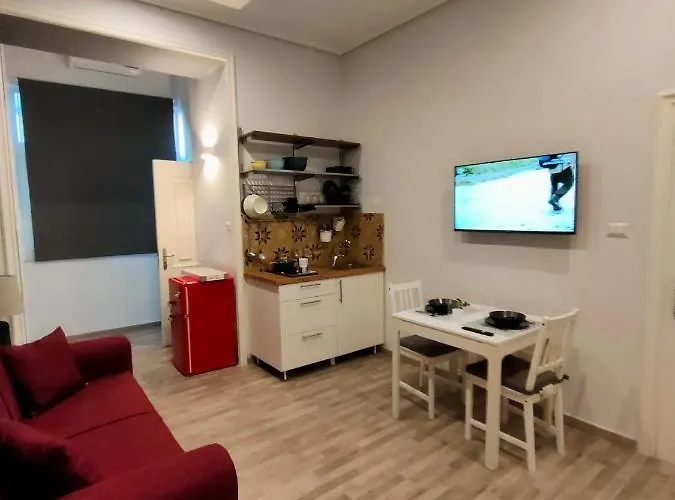 Pithecusa Home